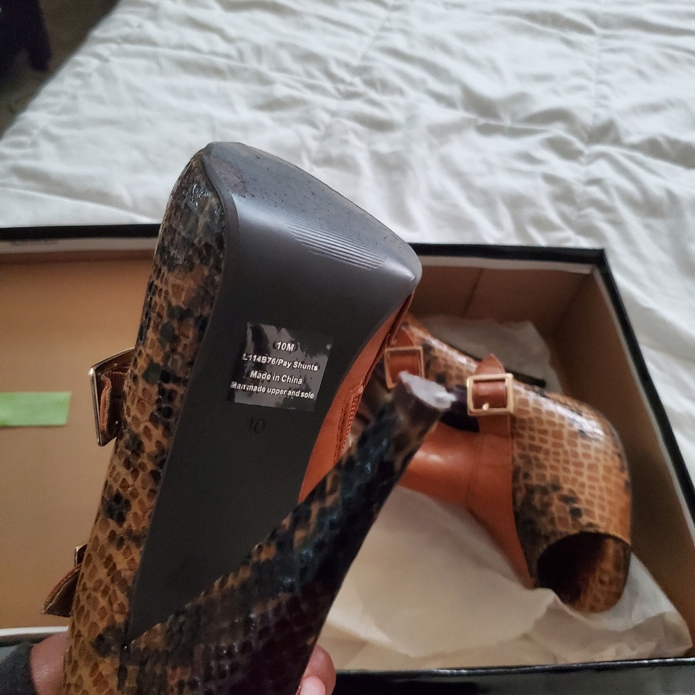 Shoes - Picture 2 of 6